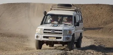 Jeep-Safari bei Sonnenuntergang in der Wüste von Hurghada